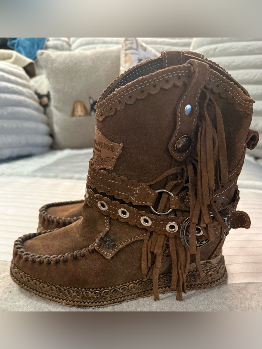 LIKE NEW- El Vaquero Arya Brown Suede Fringe Moccasin Boots. WORN ONCE. Size 37 - Picture 4 of 5